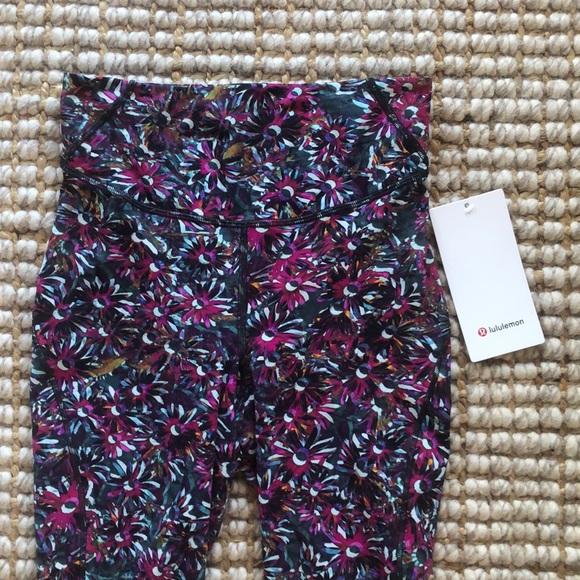 Lululemon Base Pace HR Tight 25” size 4 - Picture 2 of 4